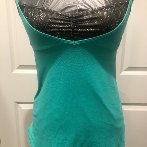 Size 4 -  2 Lululemon tank tops - Picture 2 of 12